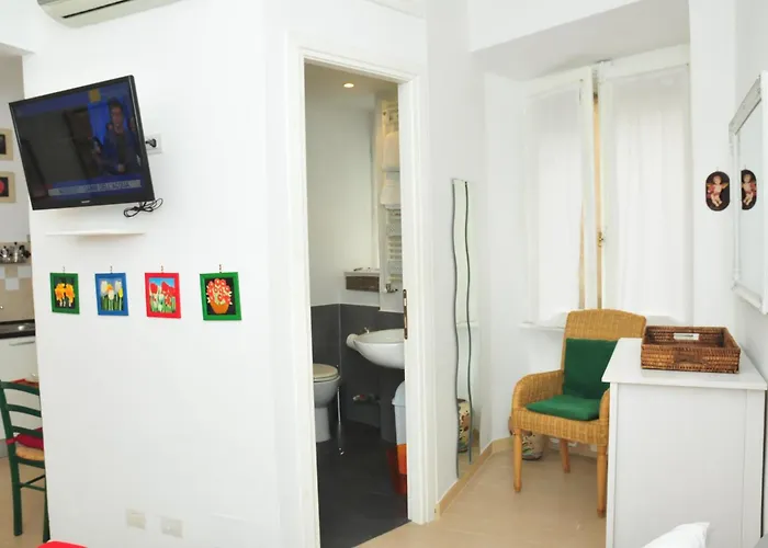 CARDINAL STUDIO - 2 steps from Vatican&Ottaviano metro - Secure, vibrant, wealthy, accessibile P r a t i district - Warm multilanguage guest care *