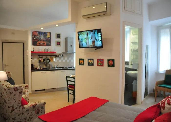 CARDINAL STUDIO - 2 steps from Vatican&Ottaviano metro - Secure, vibrant, wealthy, accessibile P r a t i district - Warm multilanguage guest care *